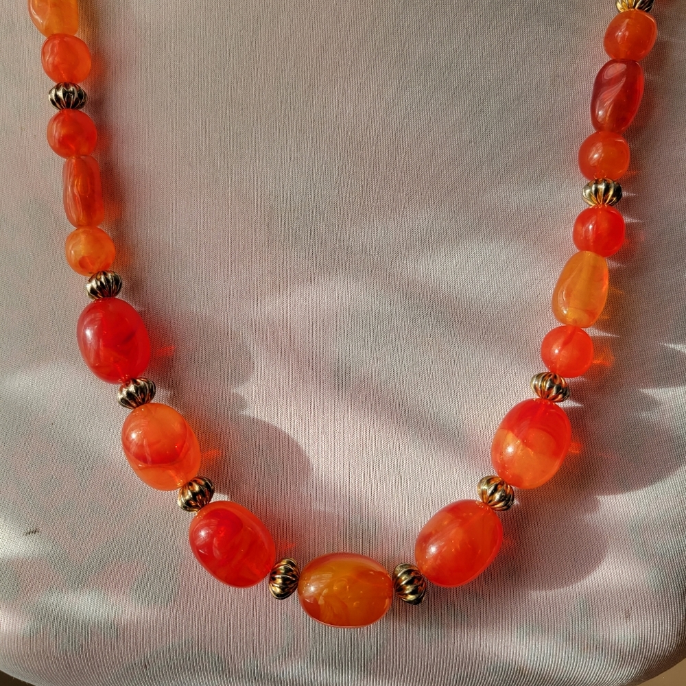 Vintage necklace orange beads gold tone autumn fall - Picture 2 of 8